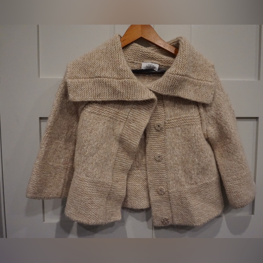 LOFT cozy beige snap front cardigan sz small